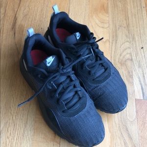 Woman Nike tennis shoe size 8
